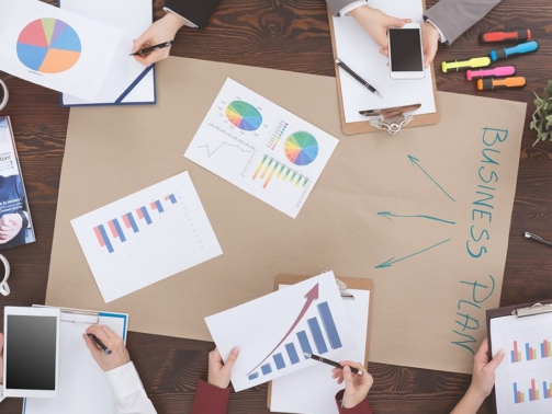 people-preparing-business-plan-PMM9WH8-1400x788