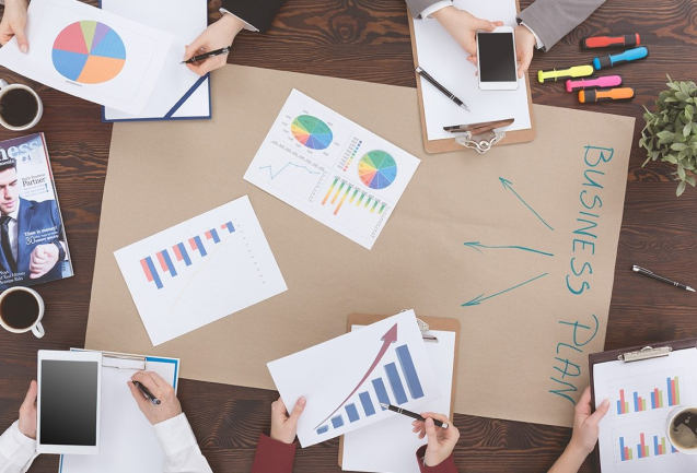 people-preparing-business-plan-PMM9WH8-1400x788